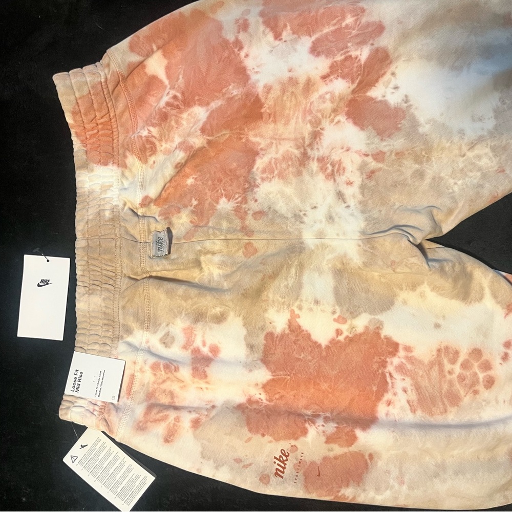 Nike Women's Tie-Dye SweatPants NWT - Picture 5 of 8